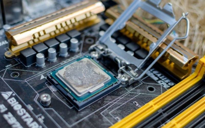 if your cpu overheats if your cpu overheats