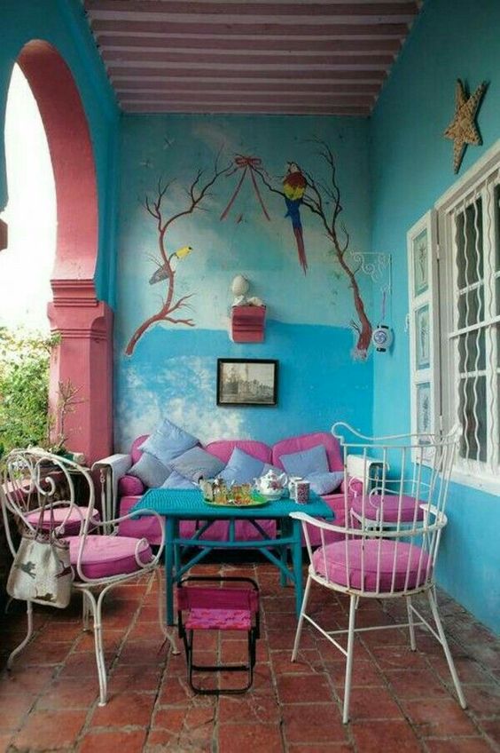 Balcony wall painting ideas to spruce up your balcony 08