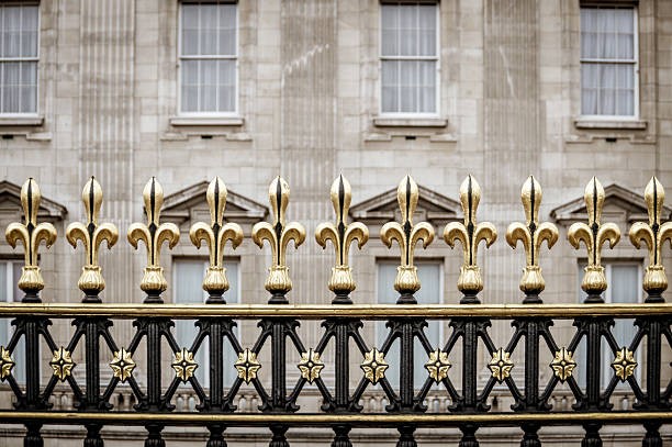 Railings in a golden tone with a black combination