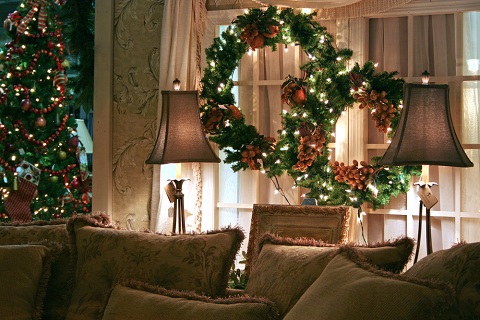 Christmas home décor tips, for compact homes